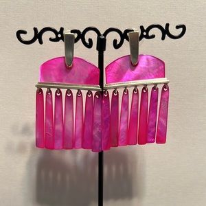 Kendra Scott Layne Magenta Mother of Pearl Earrings in Gold